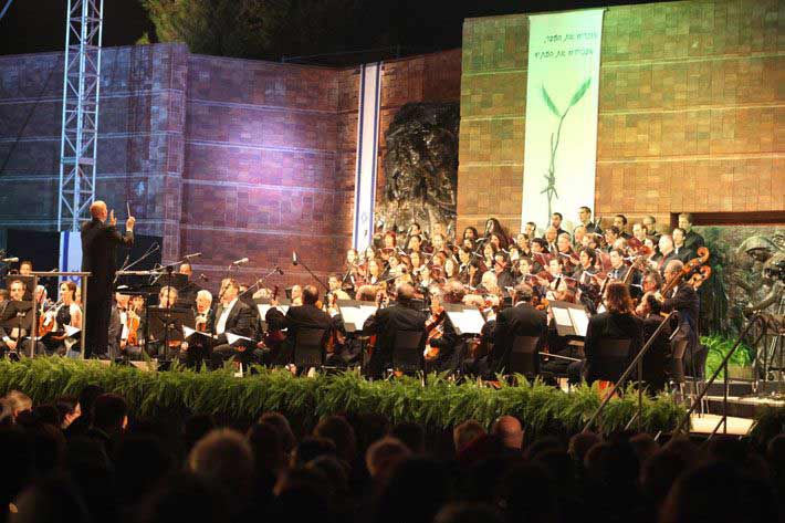 kaddish performance, audience, orchestra, singers